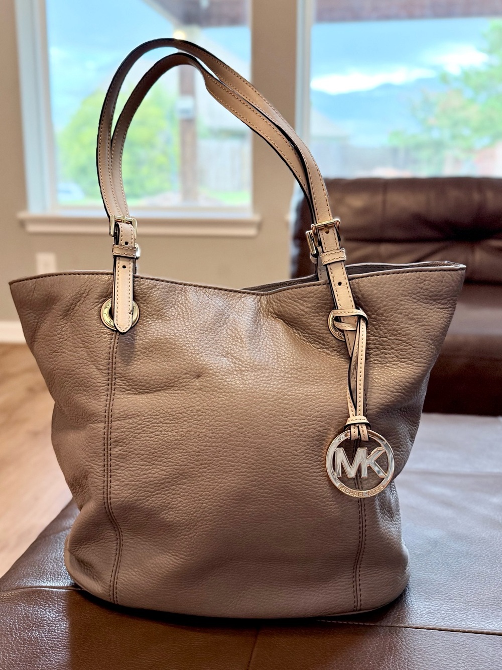 Michael Kors Jet Set Cream Pebbled Leather Tote Bag‎ Gold Hardware